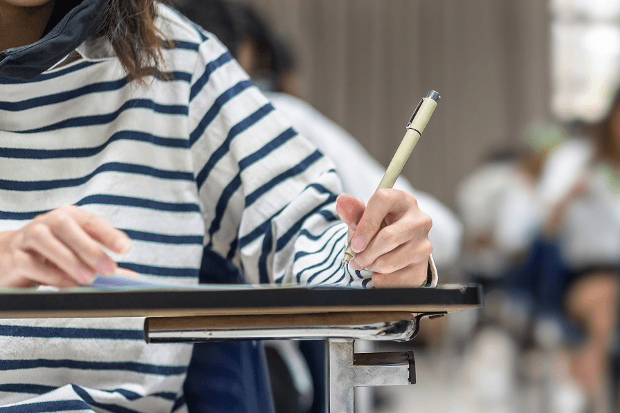 大学生がバイト以外で稼ぐには？シフトなし・併用OKの最新活用術